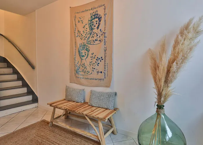 Jolie Maisonnette De 60 M2, A Quelques Pas De La *