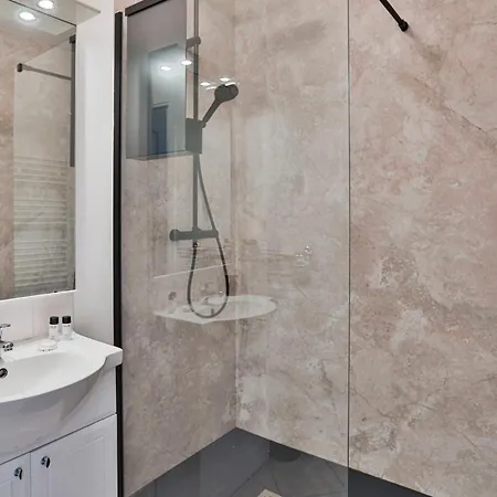 Jolie Maisonnette De 60 M2, à Quelques Pas De La *