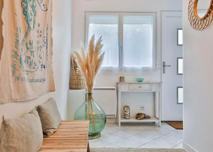 Jolie Maisonnette De 60 M2, A Quelques Pas De La