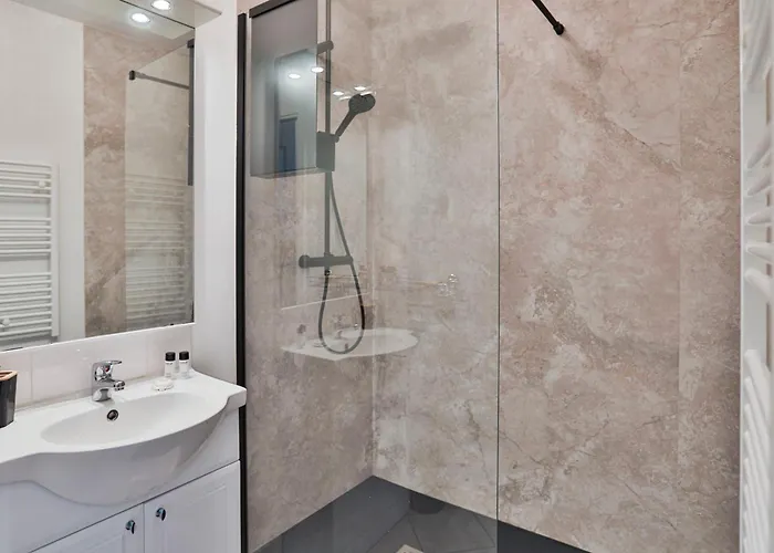 Jolie Maisonnette De 60 M2, A Quelques Pas De La *