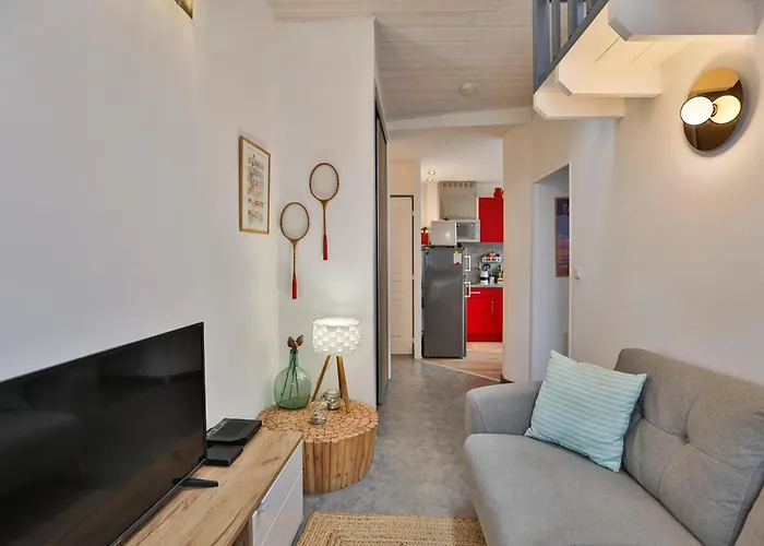 Jolie Maisonnette De 60 M2, A Quelques Pas De La *